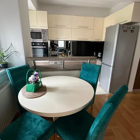 아파트 Aerodrom Cozy *