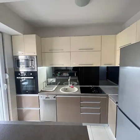 아파트 Aerodrom Cozy *