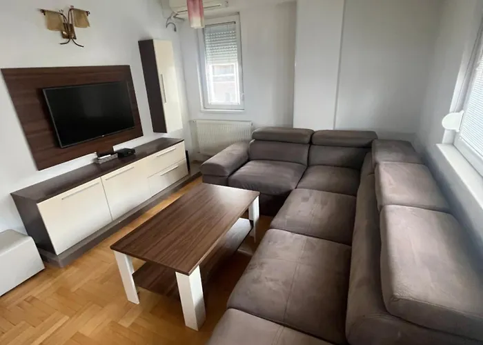 아파트 Aerodrom Cozy *