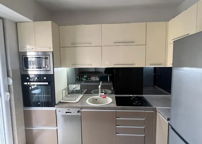 아파트 Aerodrom Cozy *